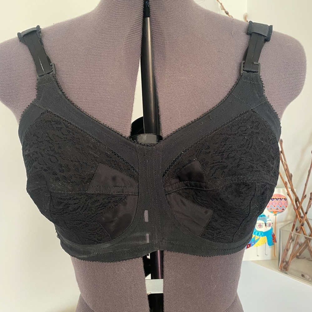 Vintage black lace bra, size 34c